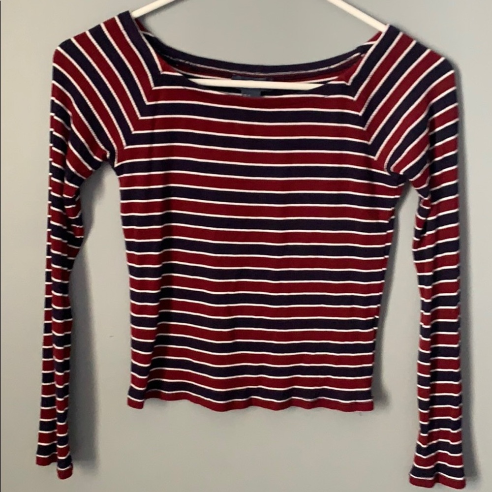 Long sleeve T-shirt off the shoulder